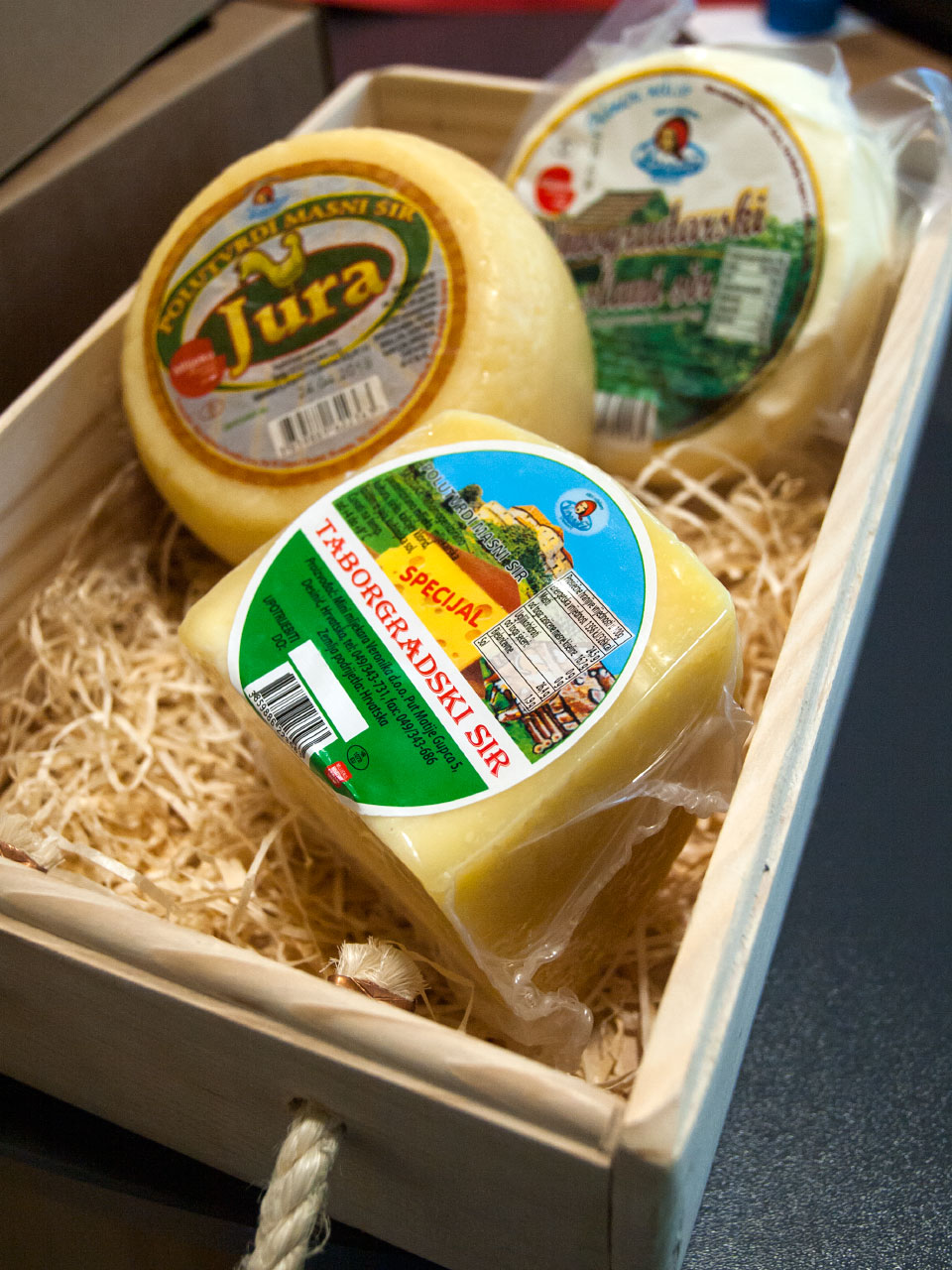 Poklon paket “Veronika sirevi - klasični” Poklon paket “Veronika sirevi - klasični”